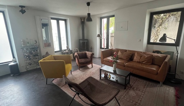 Town house in the heart of Montreuil, close to the metro, shops and cinema.