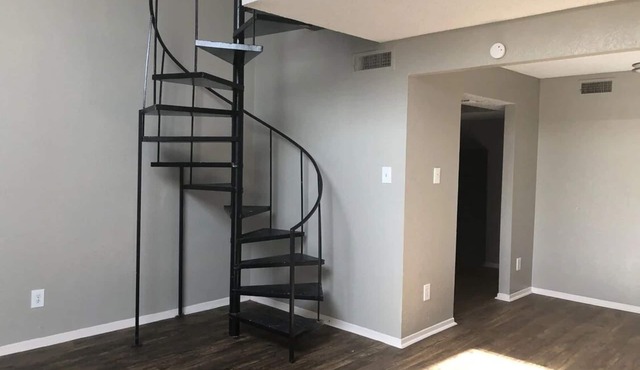 Town House Near DFW Air Port Close To Downtown