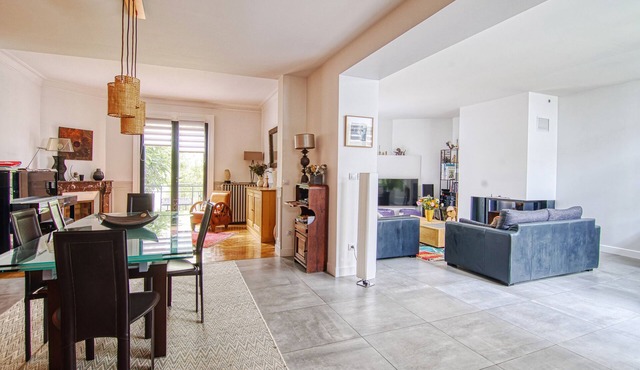 Town house near Paris 14/15. Garden, parking, metro