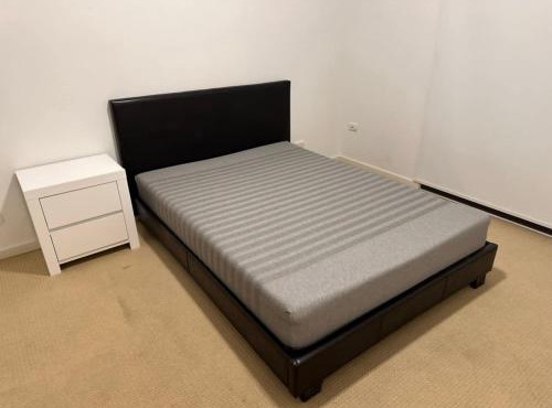 Town house Room with Shared Bath