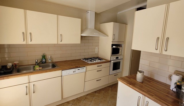 Town house with small terrace in upper Livron. Pets allowed