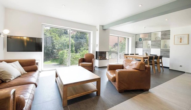 Town house with garden and parking