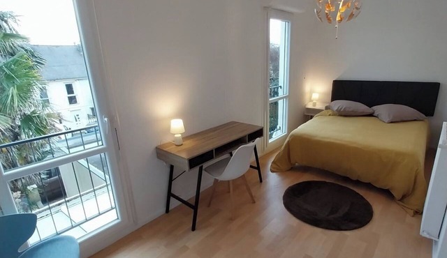 Town house with garden, close to center and shops, 20min from the beach.