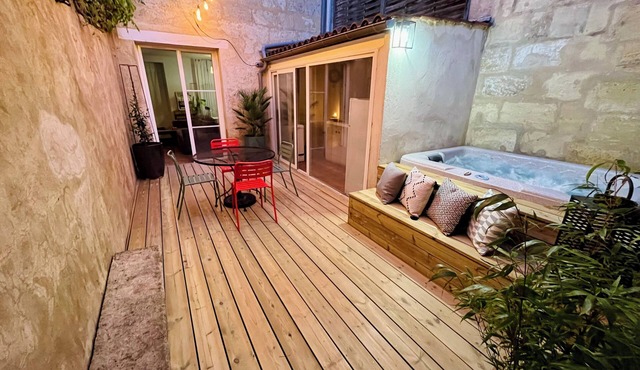Town house with jacuzzi and parking
