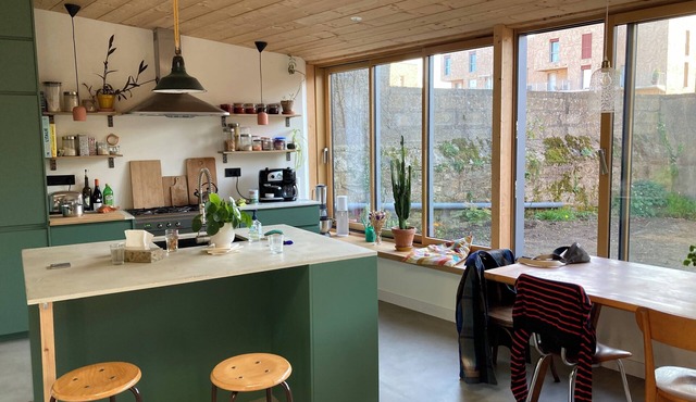 Town house with small garden and garage. 15 min walk to center.