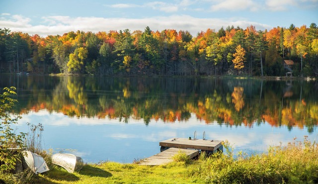 Town Lake Hideaway: Sun, Fun & Lakeside Bliss – Your Perfect Summer Escape!