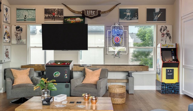 Town Lake Townhouse | Hot Tub, Game Room & Skyline Views