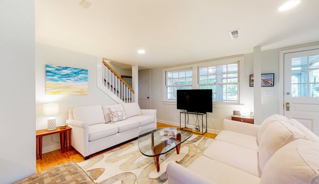 Town of Rehoboth Beach home near beach, tennis courts, grill, patio, W/D, WiFi