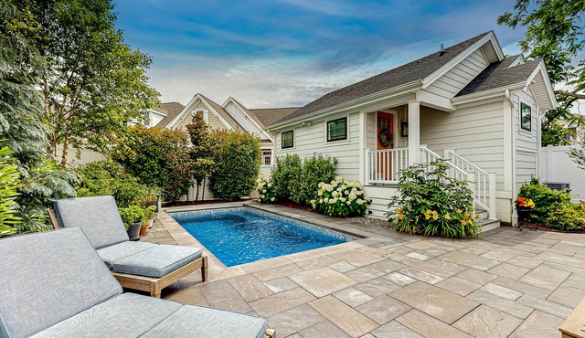 Town of Rehoboth Beach dog-friendly cottage with a private pool, washer/dryer