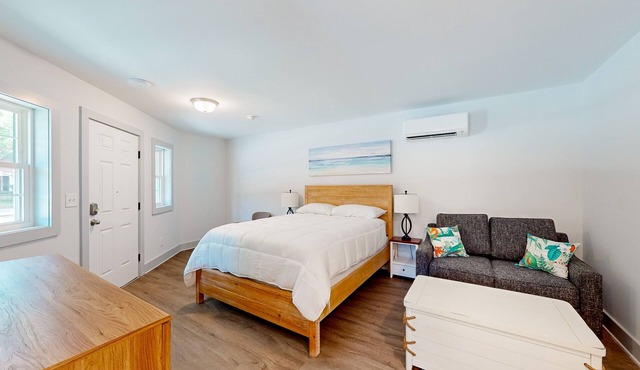 Town of Rehoboth Beach dog-friendly retreat with fast WiFi, AC, washer/dryer