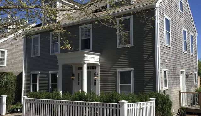 Town Proximity: Immaculate 5-Bed Home with Sonos & Office Space