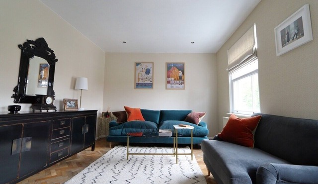 Town View Notting Hill Apartment