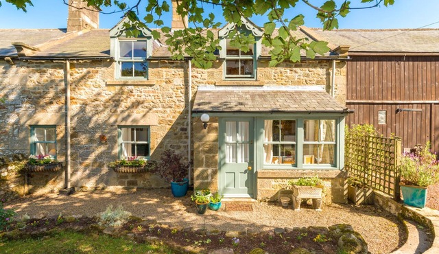 TOWNFOOT COTTAGE, pet friendly, character holiday cottage in Elsdon