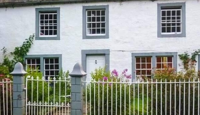 TOWNHEAD FARMHOUSE, pet friendly, with open fire in Pooley Bridge