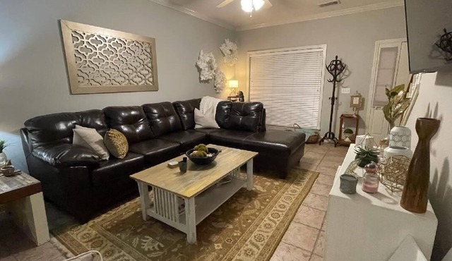 Townhome: 2 Bedrooms, 2.5 Baths, Close to Campus