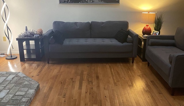 Townhome 3 miles from Stadium - free garage parking
