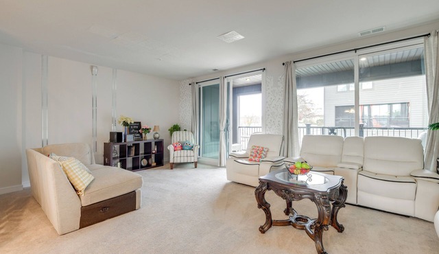 Townhome at Laurel Park: Modern & Spacious Getaway