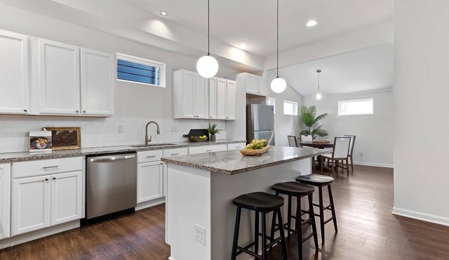 Townhome in Indianapolis - 7 minutes from downtown Indy