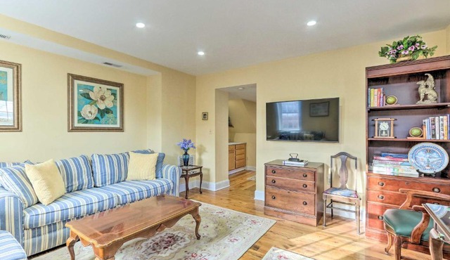Townhome in Leesburg Historic District!