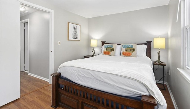 Townhome in No VA, 40 Mins to DC, Pets OK, Fast WiFi