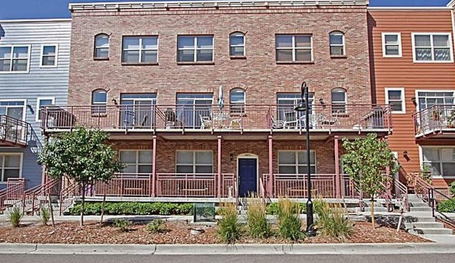 Townhome in Olde Town Arvada! 2 bedrooms and 2 full baths. Corporate Rental.