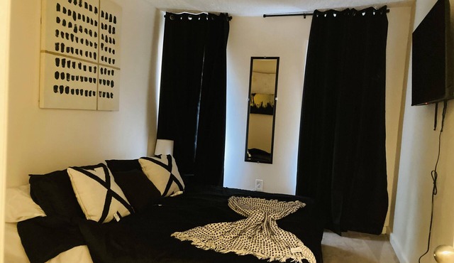 Townhome in the Mexican War Streets! Pet-Friendly and off-street parking options