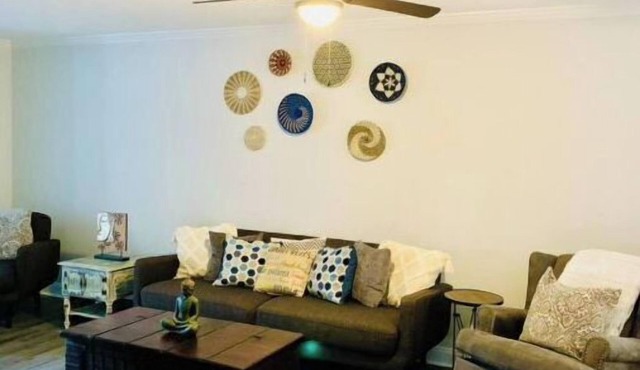 Townhome minutes away from downtown Charleston and Folly Beach