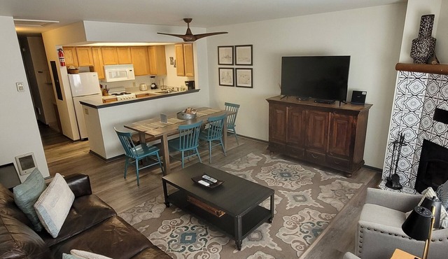 Townhome near downtown Jackson at Snow King Resort, Hike, Ski, Shop, Dine nearby