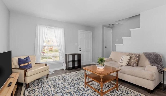 Townhome Near Munster/Hospital/BP Refinery