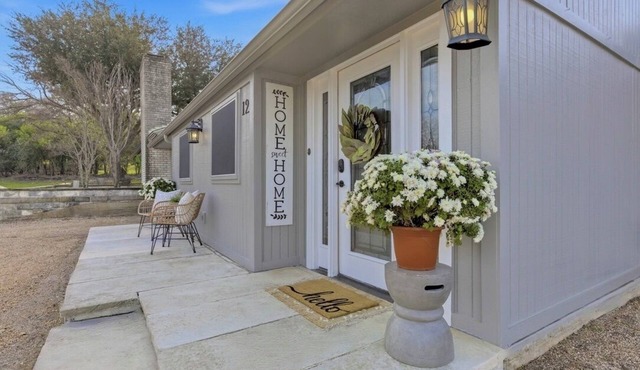 Townhome on Mill Creek Golf Course with onsite golf cart rental