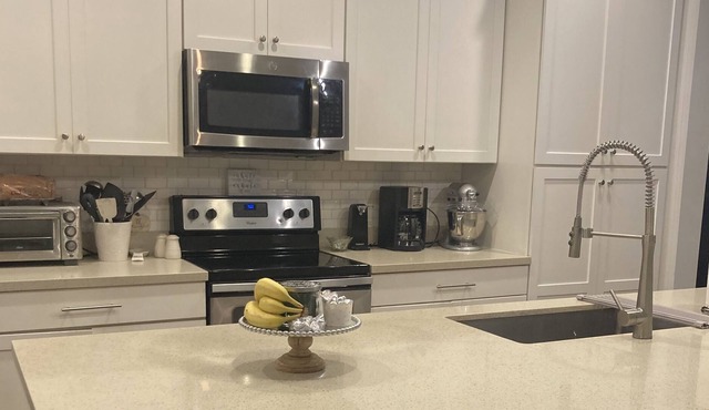 Townhome - Oviedo on the Park! Close to UCF, restaurants, shopping and the 417!