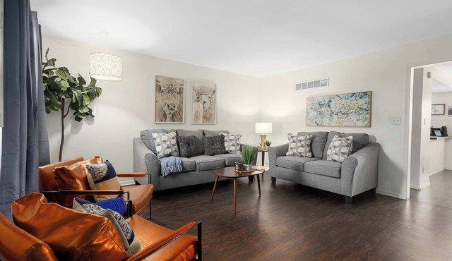 Townhome : Sleeps 10 Dogs Welcome & FIFA READY!