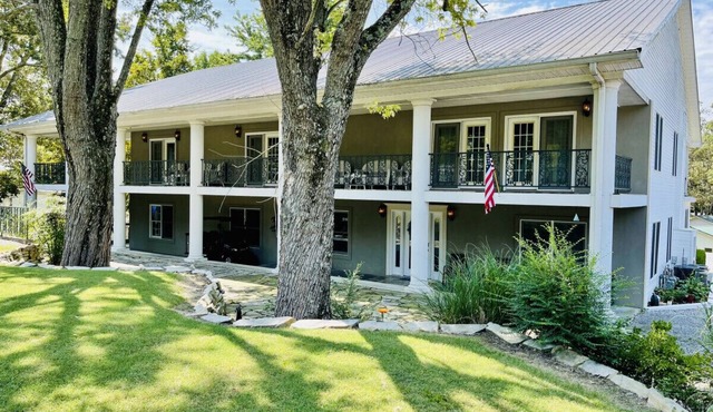 Townhome Steps From the Marina