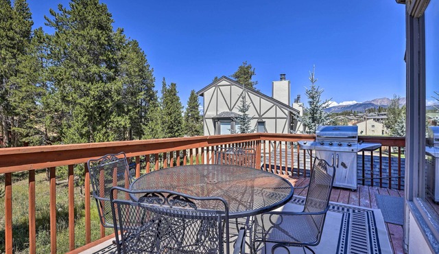 Townhome w/Club Access on Shuttle Stop