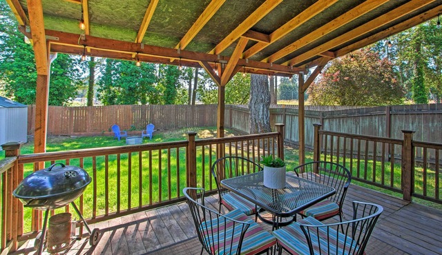 Townhome w/ Yard: 3 Mi to Camp Murray & JBLM