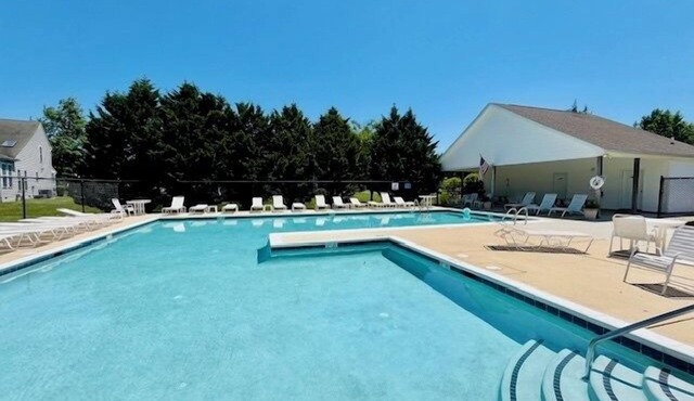 Townhome with a community pool and sleeps up to 8 people!