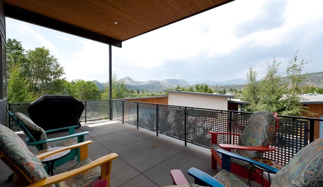 Townhome with Awesome Views - 1 Mile to Downtown - 30+ Day Stay Required