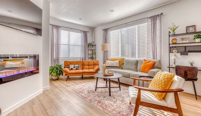 Townhome with fireplace, game room, washer/dryer, firepit & yard