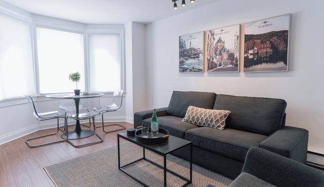 Townhome with Parking - Yorkville Area