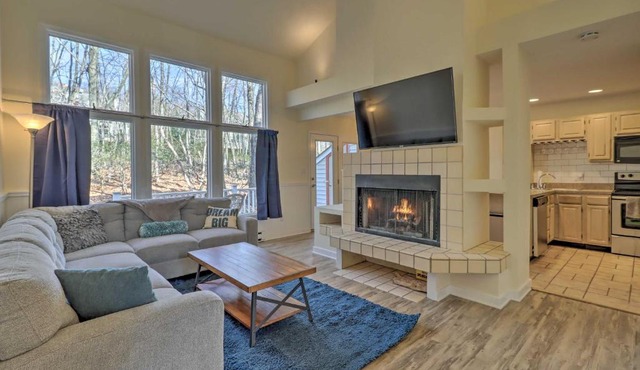 Townhome with Resort Amenities Less Than 1 Mi to Big Boulder