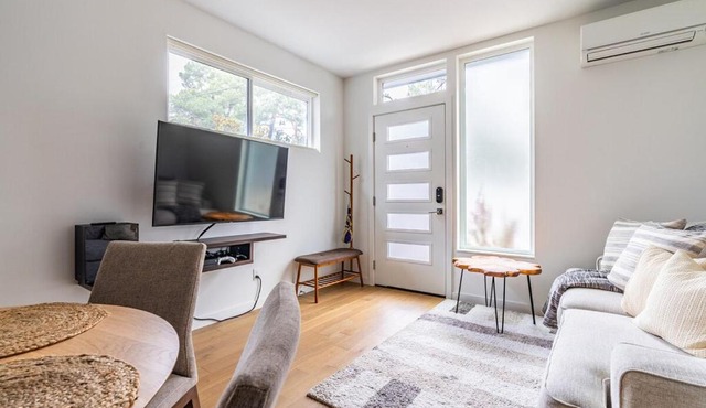 Townhome | Zoo | Rooftop views | Easy parking