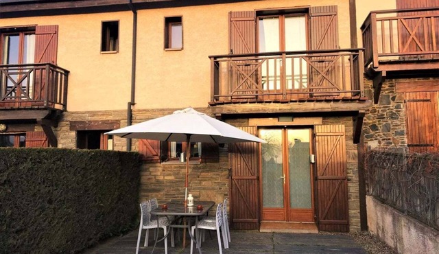 Townhouse 3 rooms Private Garden, Fireplace, Views & Wi-Fi
