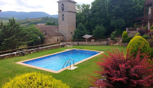 Townhouse 3 rooms Pool, Fireplace, Cadí Views, 8 Pax