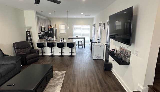 Townhouse 5 min to LU
