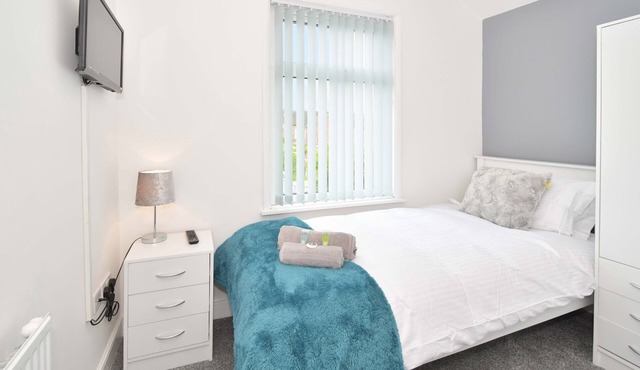 Townhouse @ 86 Brooklyn Street Crewe - SUPERIOR TWIN ENSUITE WITH TV