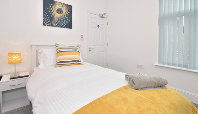 Townhouse @ 86 Brooklyn Street Crewe - Whole 4 Bedroom House