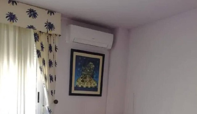 Townhouse. Air conditioned. 100 mt from the sea