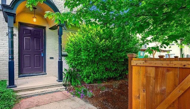 Townhouse at Downtown, Seattle University, Swedish