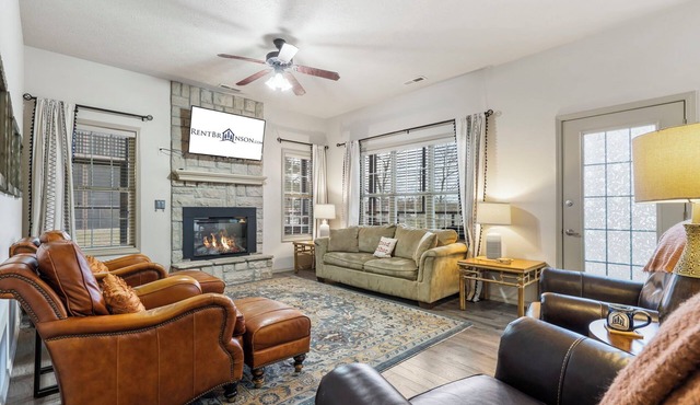 Townhouse at Stonebridge Near Silver Dollar City, Free Tickets, Screened Porch & Golf Course