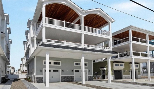 Townhouse close to all dining and entertaining downtown Sea Isle has to offer